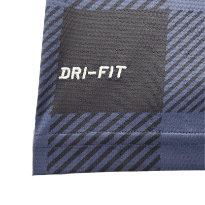 https://cdn.shopify.com/s/files/1/0826/7228/8075/files/20132014-manchester-united-aon-away-retro-kit-classickits433-742046.webp?v=1741197672