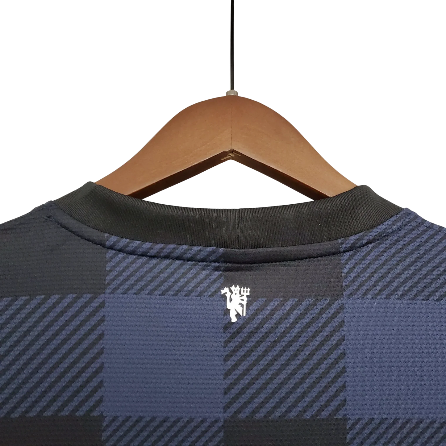 https://cdn.shopify.com/s/files/1/0826/7228/8075/files/20132014-manchester-united-aon-away-retro-kit-classickits433-860489.webp?v=1741197676