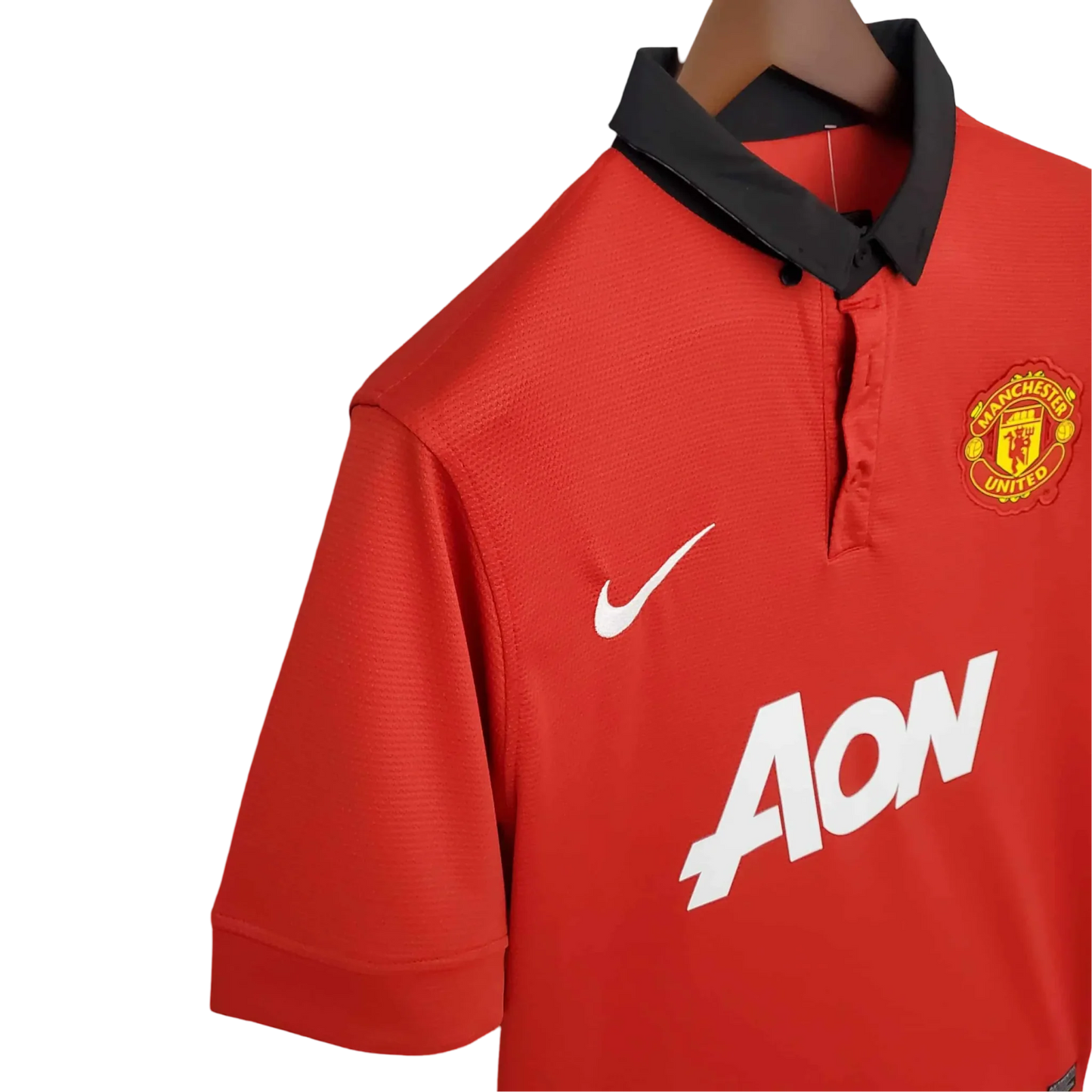 https://cdn.shopify.com/s/files/1/0826/7228/8075/files/20132014-manchester-united-aon-home-retro-kit-classickits433-131751.webp?v=1741197620