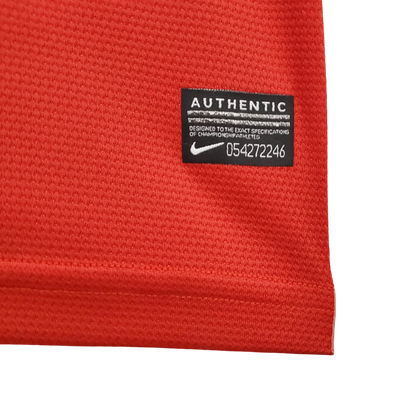 https://cdn.shopify.com/s/files/1/0826/7228/8075/files/20132014-manchester-united-aon-home-retro-kit-classickits433-257899.webp?v=1741197619