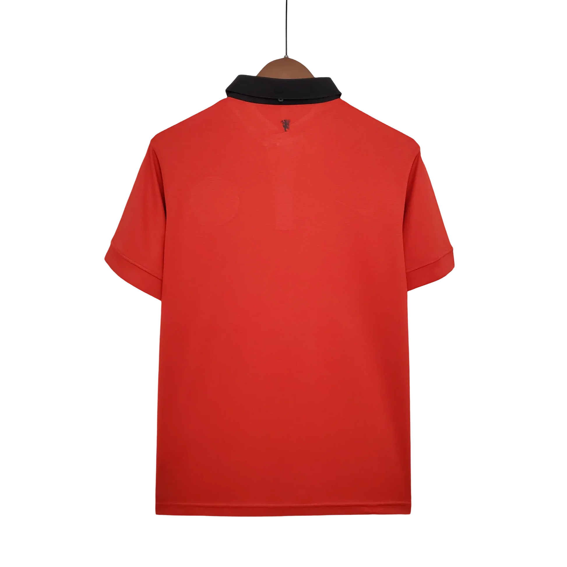 https://cdn.shopify.com/s/files/1/0826/7228/8075/files/20132014-manchester-united-aon-home-retro-kit-classickits433-839414.webp?v=1741197619