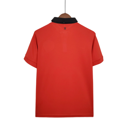 https://cdn.shopify.com/s/files/1/0826/7228/8075/files/20132014-manchester-united-aon-home-retro-kit-classickits433-839414.webp?v=1741197619