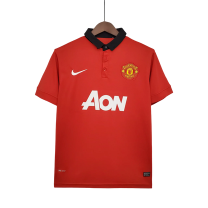 https://cdn.shopify.com/s/files/1/0826/7228/8075/files/20132014-manchester-united-aon-home-retro-kit-classickits433-992711.webp?v=1741197617
