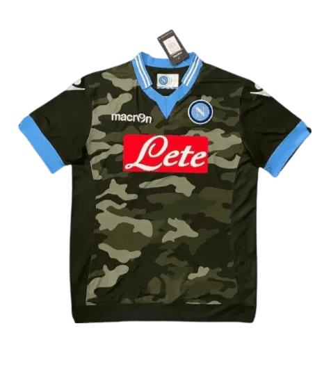 https://cdn.shopify.com/s/files/1/0826/7228/8075/files/20132014-napoli-lete-away-retro-kit-classickits433-196977.webp?v=1741198262