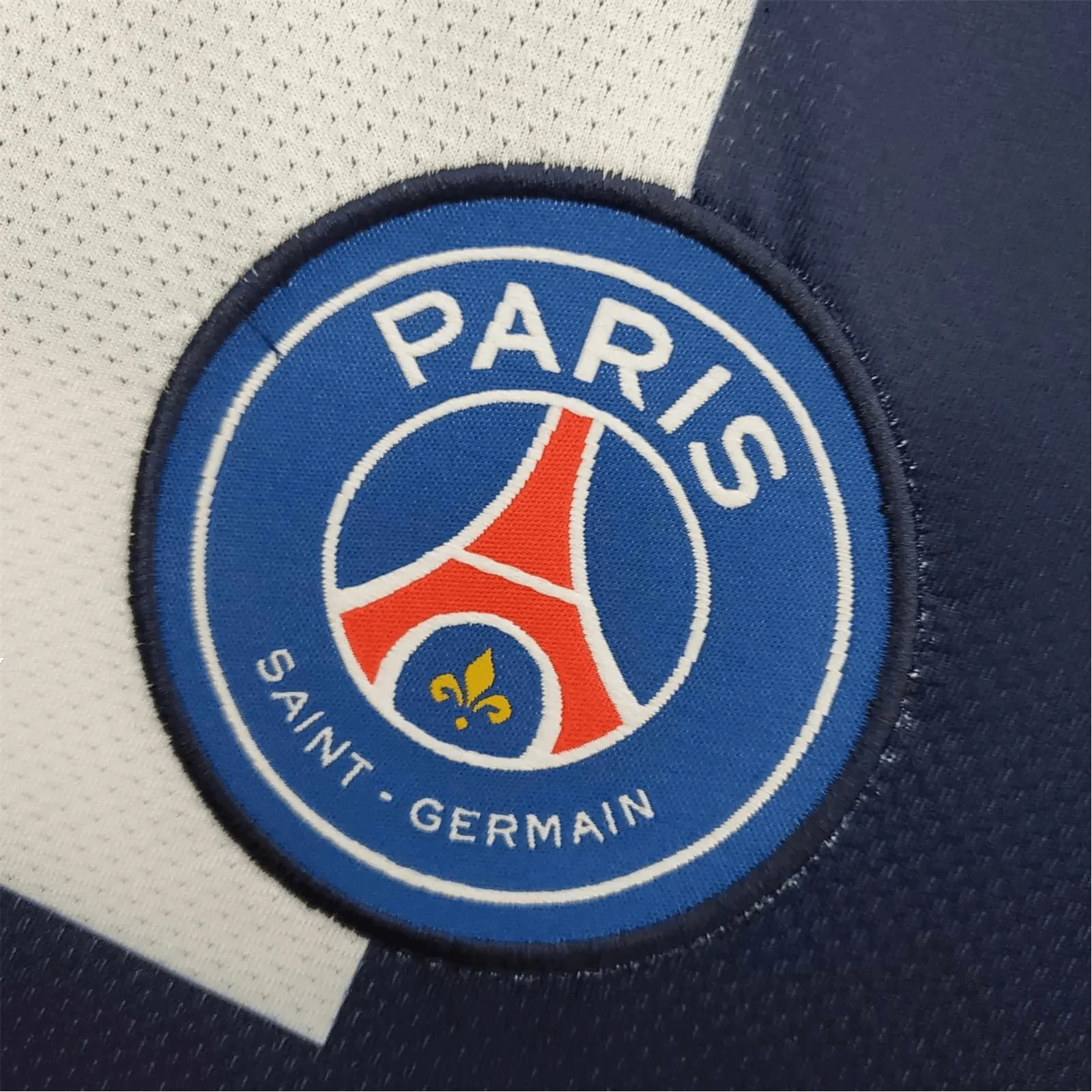 https://cdn.shopify.com/s/files/1/0826/7228/8075/files/20132014-paris-saint-germain-fly-emirates-home-retro-jersey-135433.webp?v=1741198013