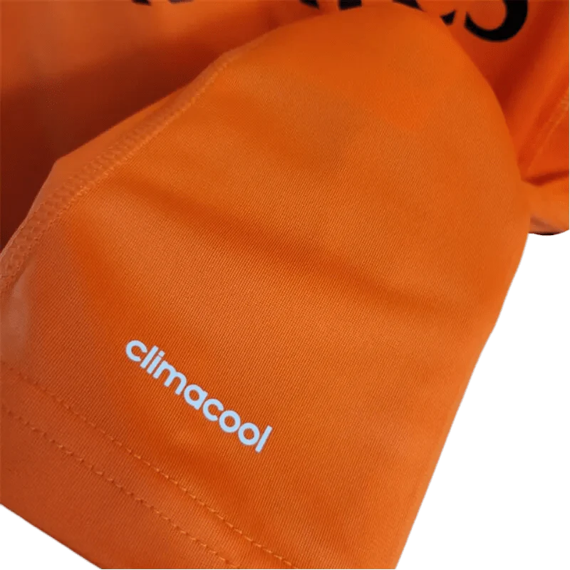 https://cdn.shopify.com/s/files/1/0826/7228/8075/files/20132014-real-madrid-fly-emirates-2nd-away-retro-kit-142066.webp?v=1741197271