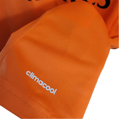 https://cdn.shopify.com/s/files/1/0826/7228/8075/files/20132014-real-madrid-fly-emirates-2nd-away-retro-kit-142066.webp?v=1741197271