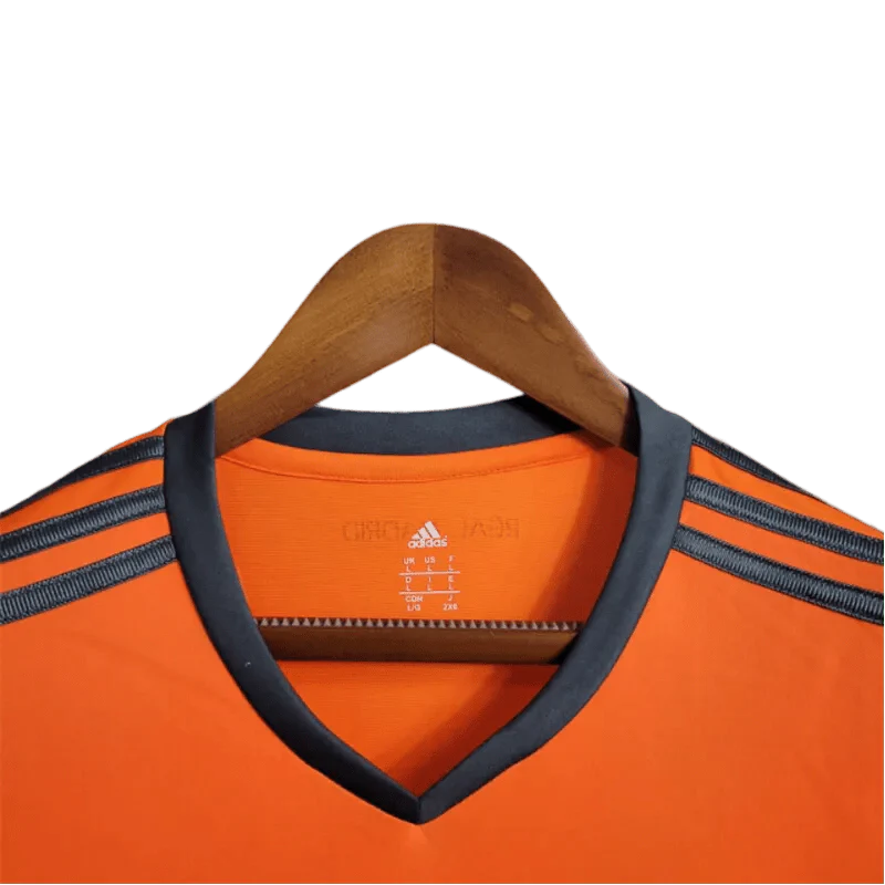 https://cdn.shopify.com/s/files/1/0826/7228/8075/files/20132014-real-madrid-fly-emirates-2nd-away-retro-kit-234746.webp?v=1741197273