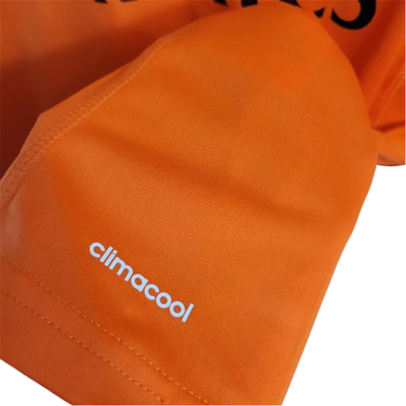 https://cdn.shopify.com/s/files/1/0826/7228/8075/files/20132014-real-madrid-fly-emirates-2nd-away-retro-kit-long-sleeve-774114.webp?v=1741197454