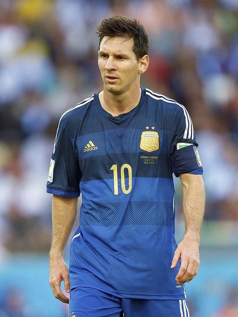 https://cdn.shopify.com/s/files/1/0826/7228/8075/files/2014-argentina-world-cup-away-retro-kit-classickits433-948903.webp?v=1741198804