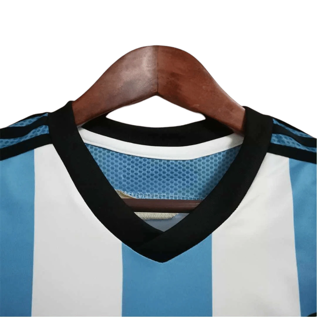 https://cdn.shopify.com/s/files/1/0826/7228/8075/files/2014-argentina-world-cup-home-retro-kit-classickits433-205356.webp?v=1741198780