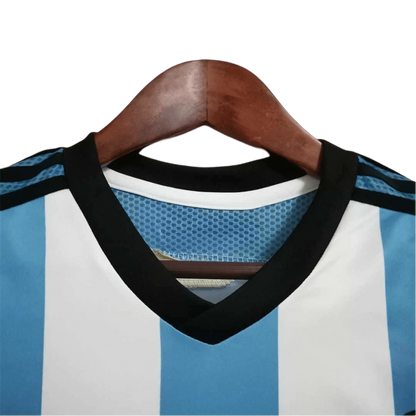 https://cdn.shopify.com/s/files/1/0826/7228/8075/files/2014-argentina-world-cup-home-retro-kit-classickits433-205356.webp?v=1741198780
