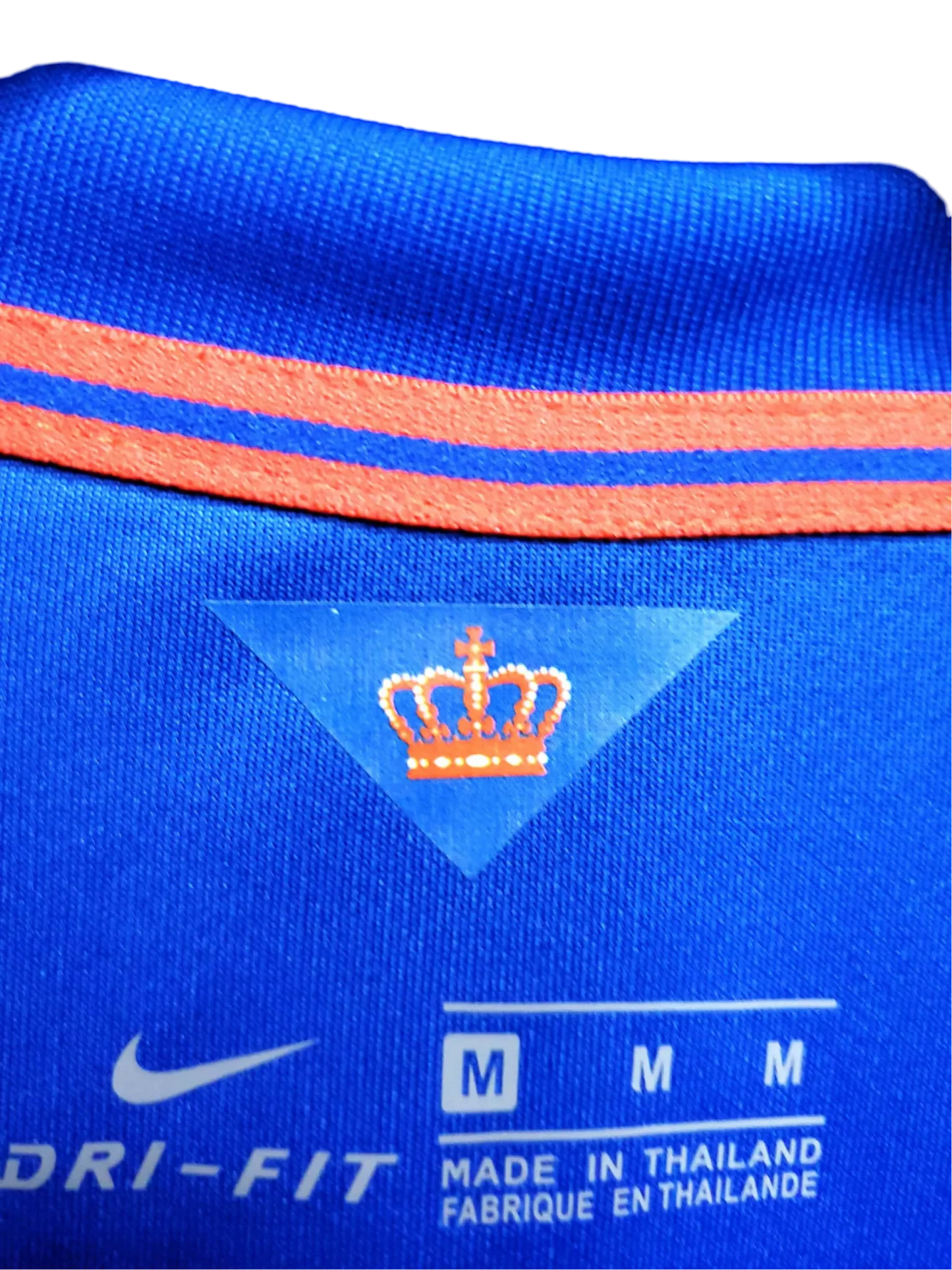 https://cdn.shopify.com/s/files/1/0826/7228/8075/files/2014-netherlands-away-retro-kit-249917.webp?v=1741197034