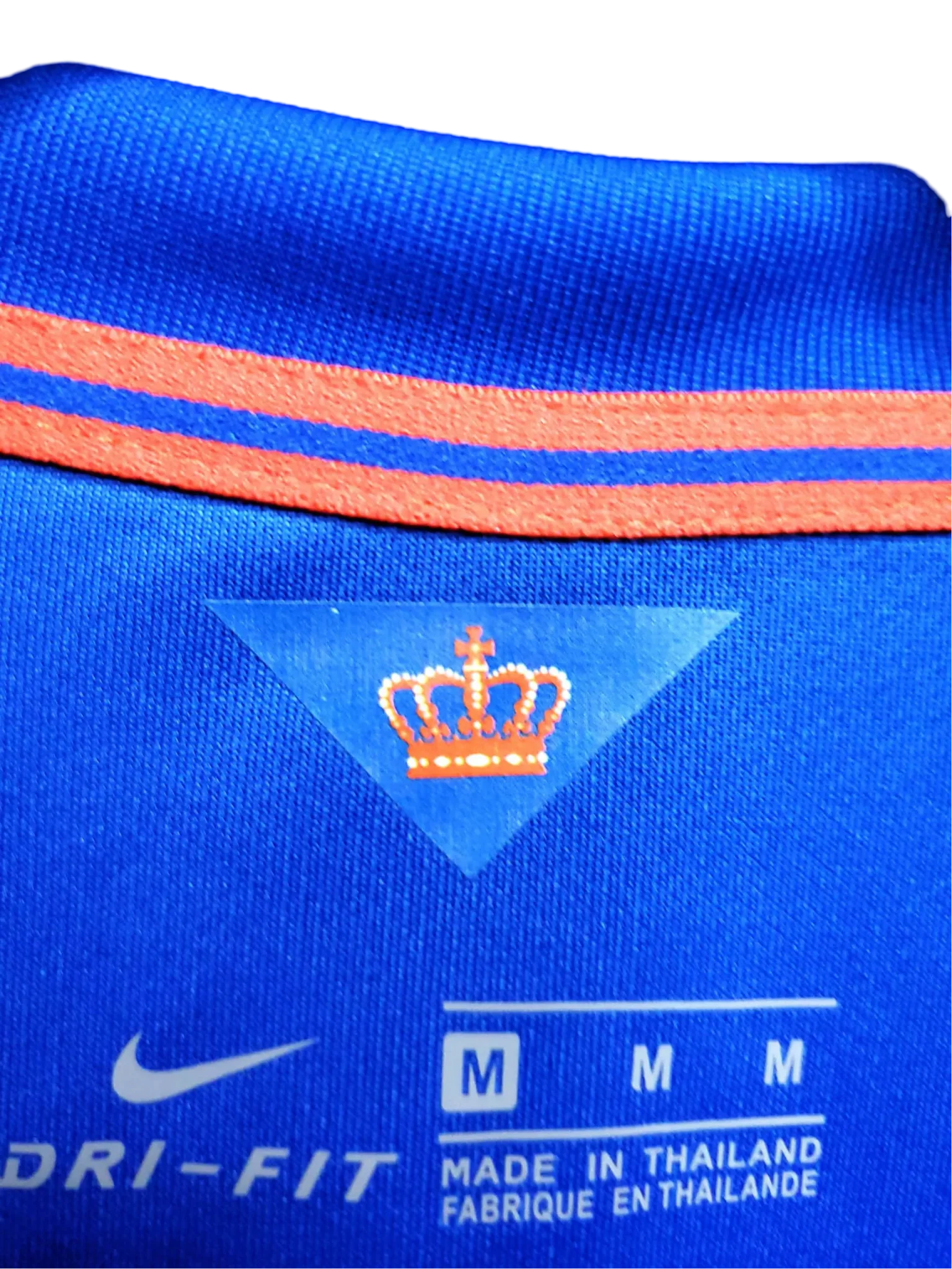 https://cdn.shopify.com/s/files/1/0826/7228/8075/files/2014-netherlands-away-retro-kit-249917.webp?v=1741197034