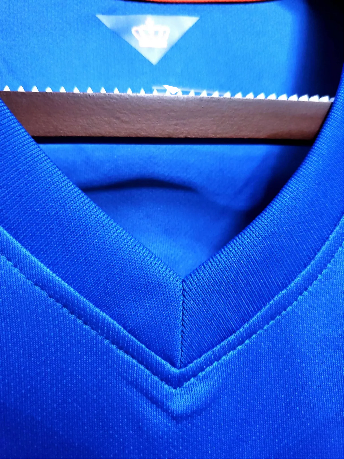 https://cdn.shopify.com/s/files/1/0826/7228/8075/files/2014-netherlands-away-retro-kit-825776.webp?v=1741197035