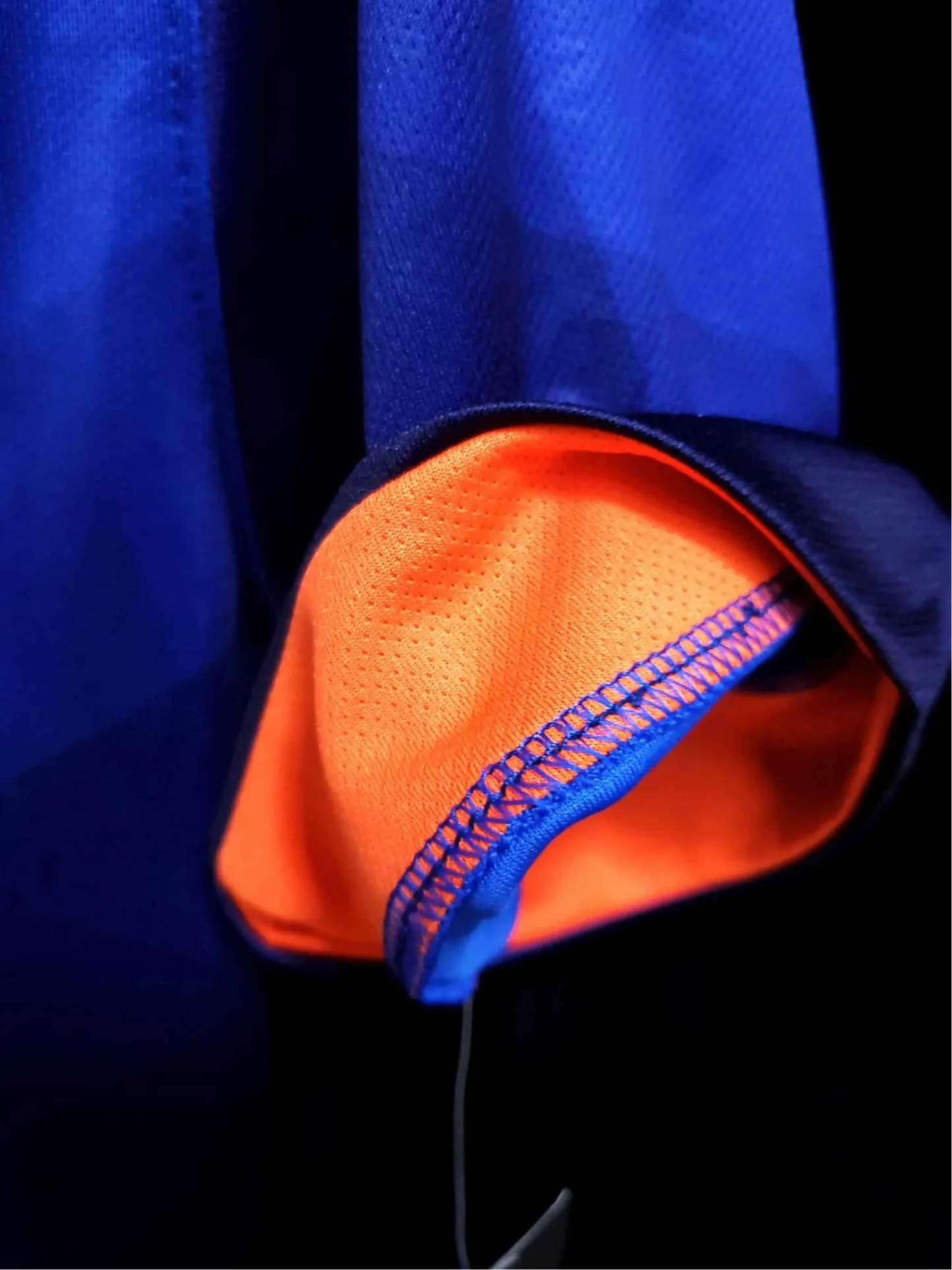 https://cdn.shopify.com/s/files/1/0826/7228/8075/files/2014-netherlands-away-retro-kit-986451.webp?v=1741197034