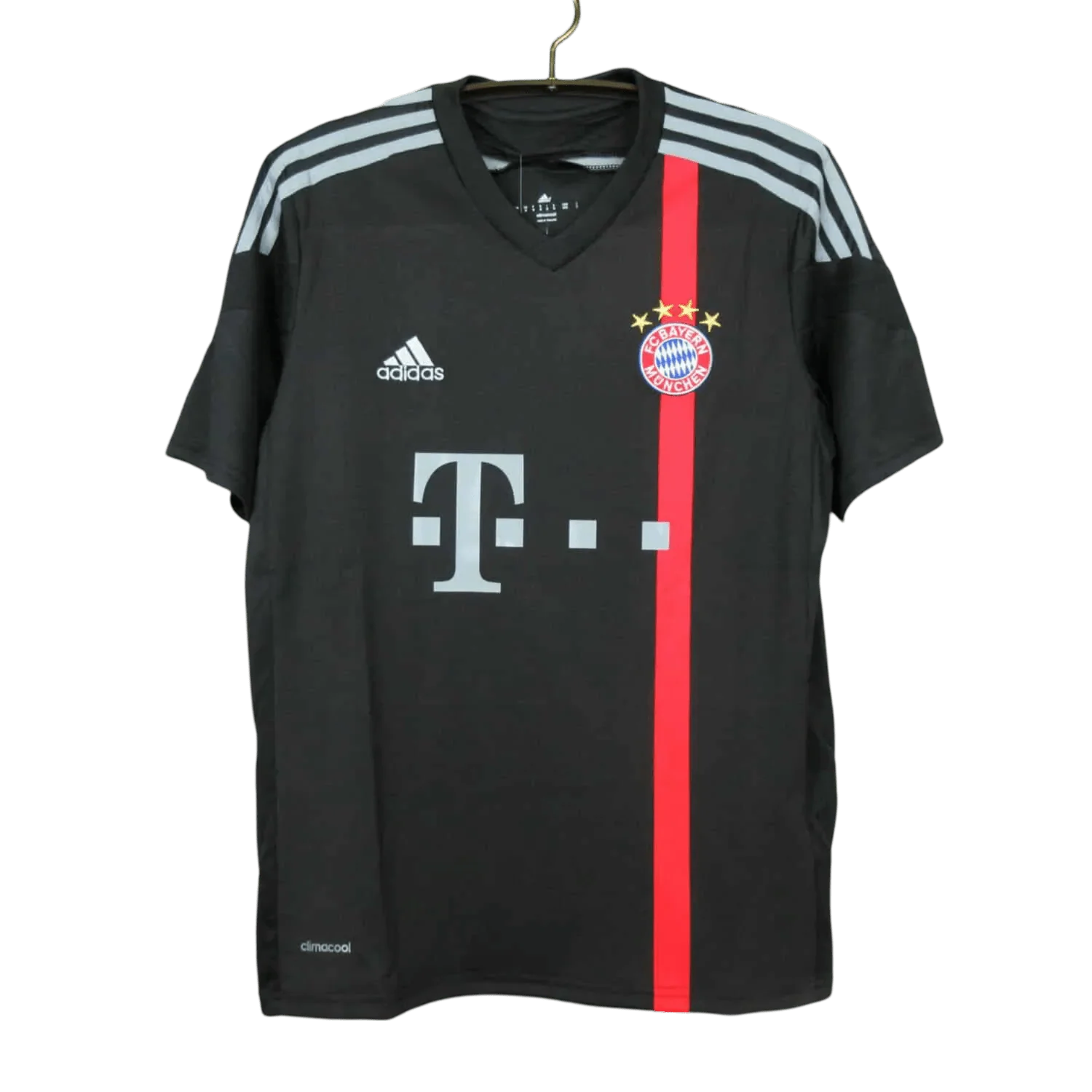 https://cdn.shopify.com/s/files/1/0826/7228/8075/files/20142015-bayern-munich-third-black-retro-kit-classickits433-212456.webp?v=1741197743