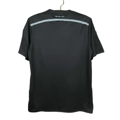 https://cdn.shopify.com/s/files/1/0826/7228/8075/files/20142015-bayern-munich-third-black-retro-kit-classickits433-429222.webp?v=1741197743