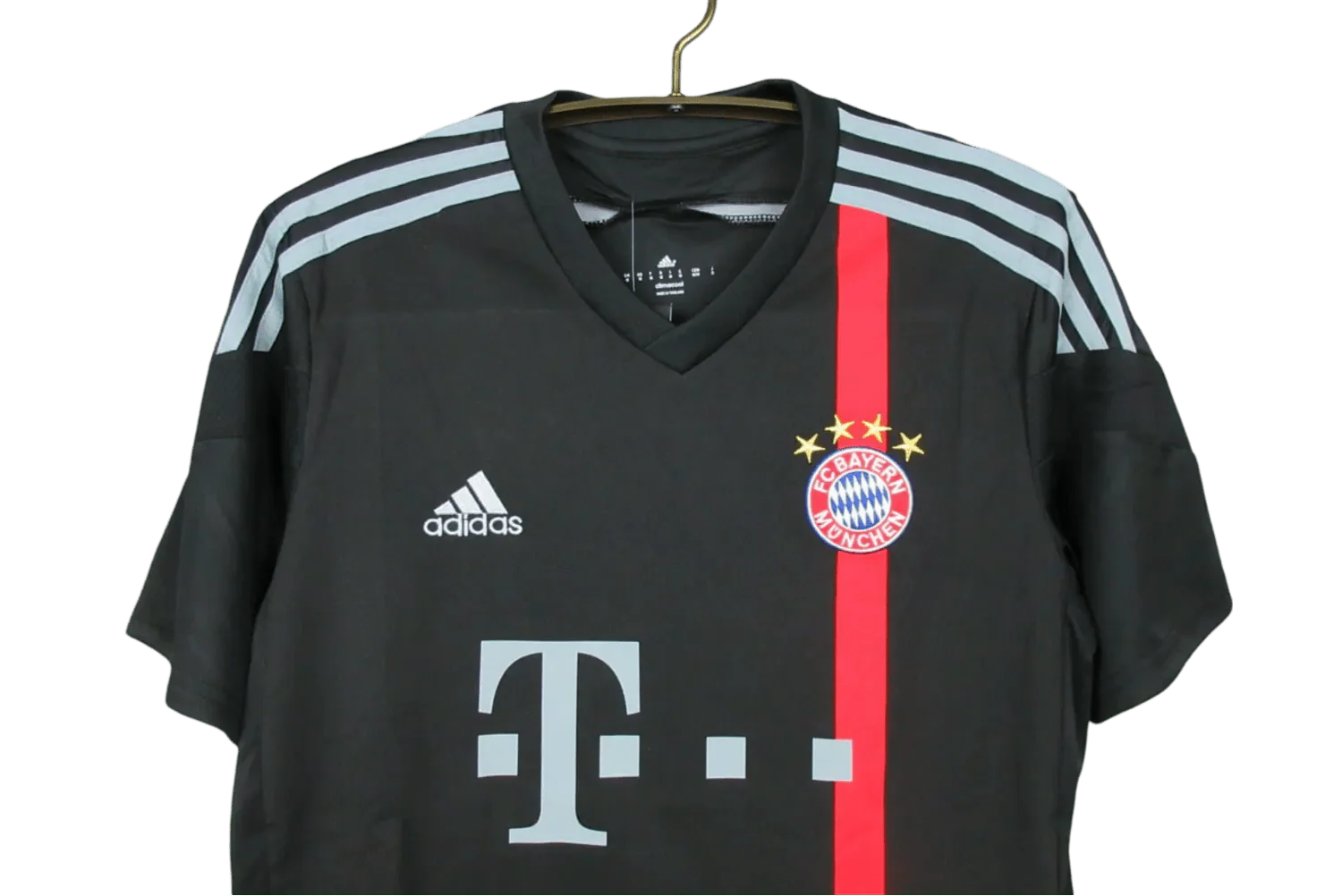 https://cdn.shopify.com/s/files/1/0826/7228/8075/files/20142015-bayern-munich-third-black-retro-kit-classickits433-659917.webp?v=1741197743
