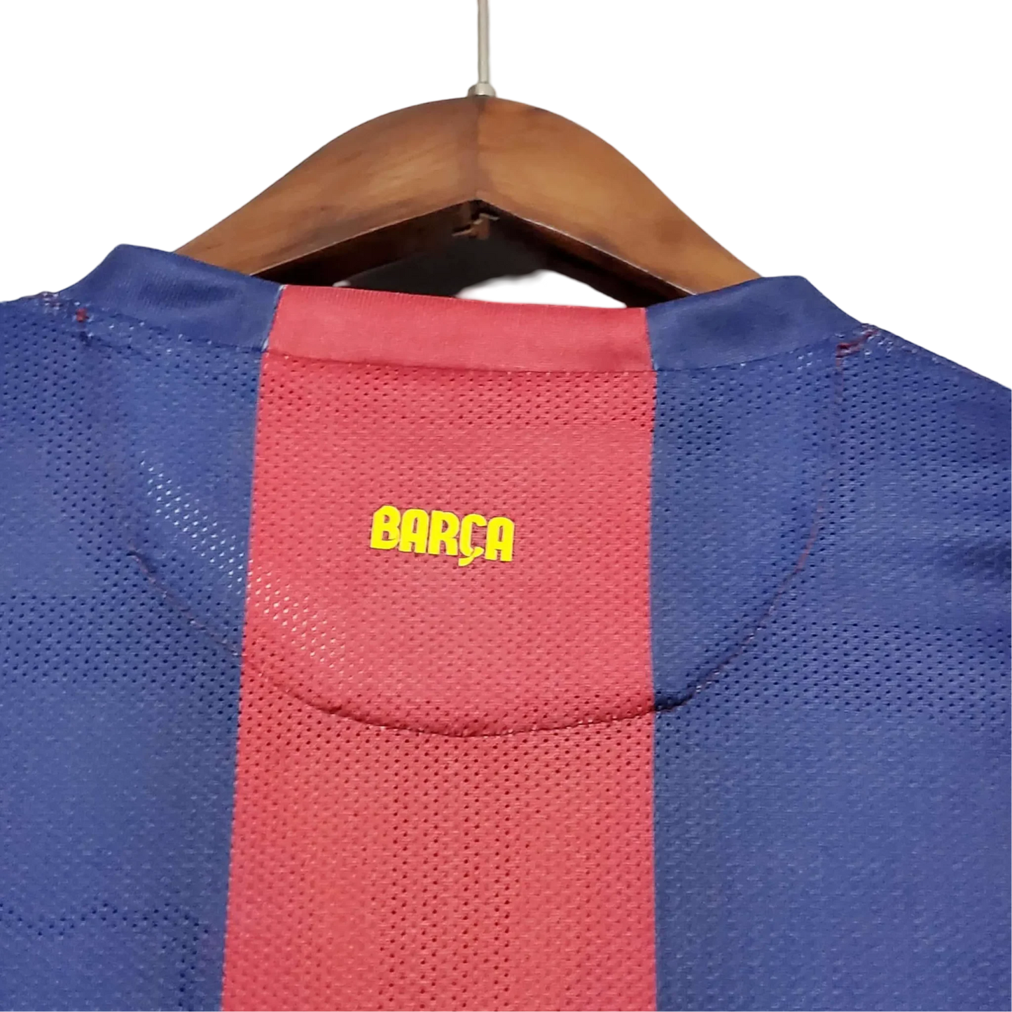 https://cdn.shopify.com/s/files/1/0826/7228/8075/files/20142015-fc-barcelona-qatar-airways-home-retro-kit-classickits433-141991.webp?v=1741197621