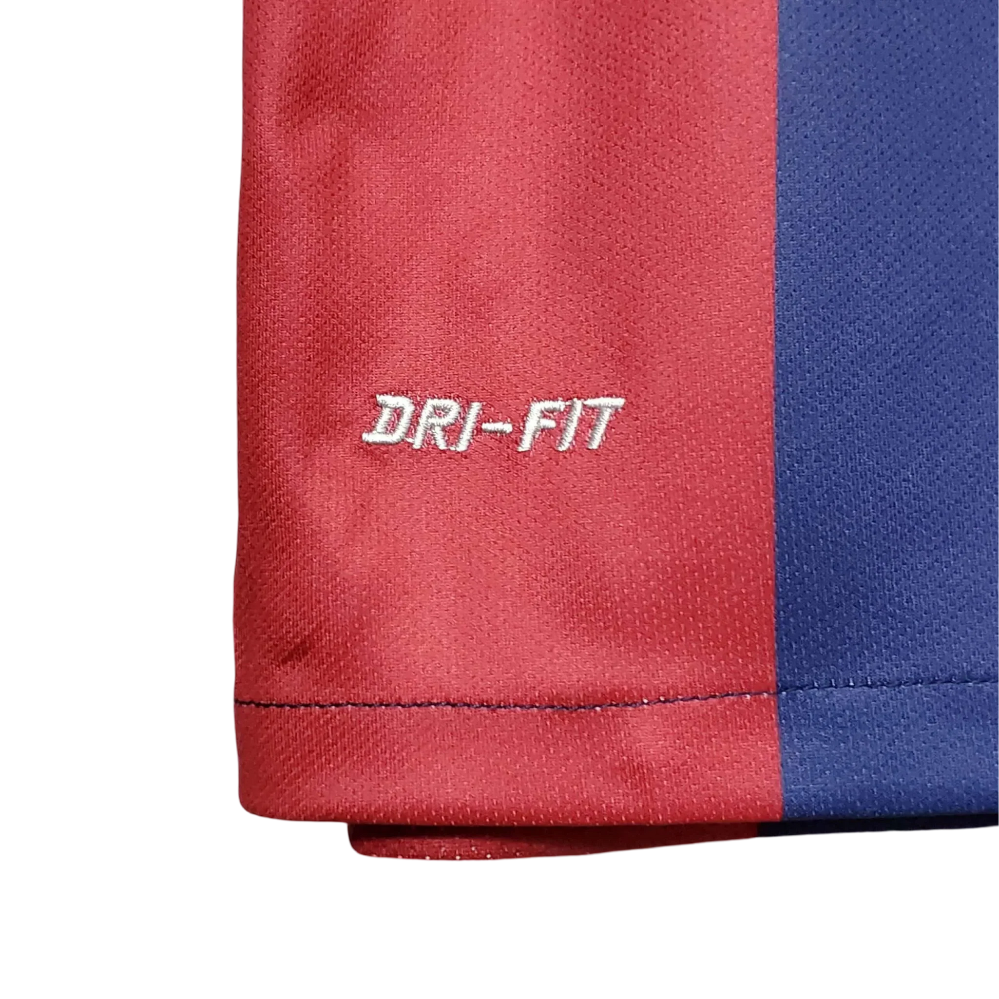 https://cdn.shopify.com/s/files/1/0826/7228/8075/files/20142015-fc-barcelona-qatar-airways-home-retro-kit-classickits433-489535.webp?v=1741197620