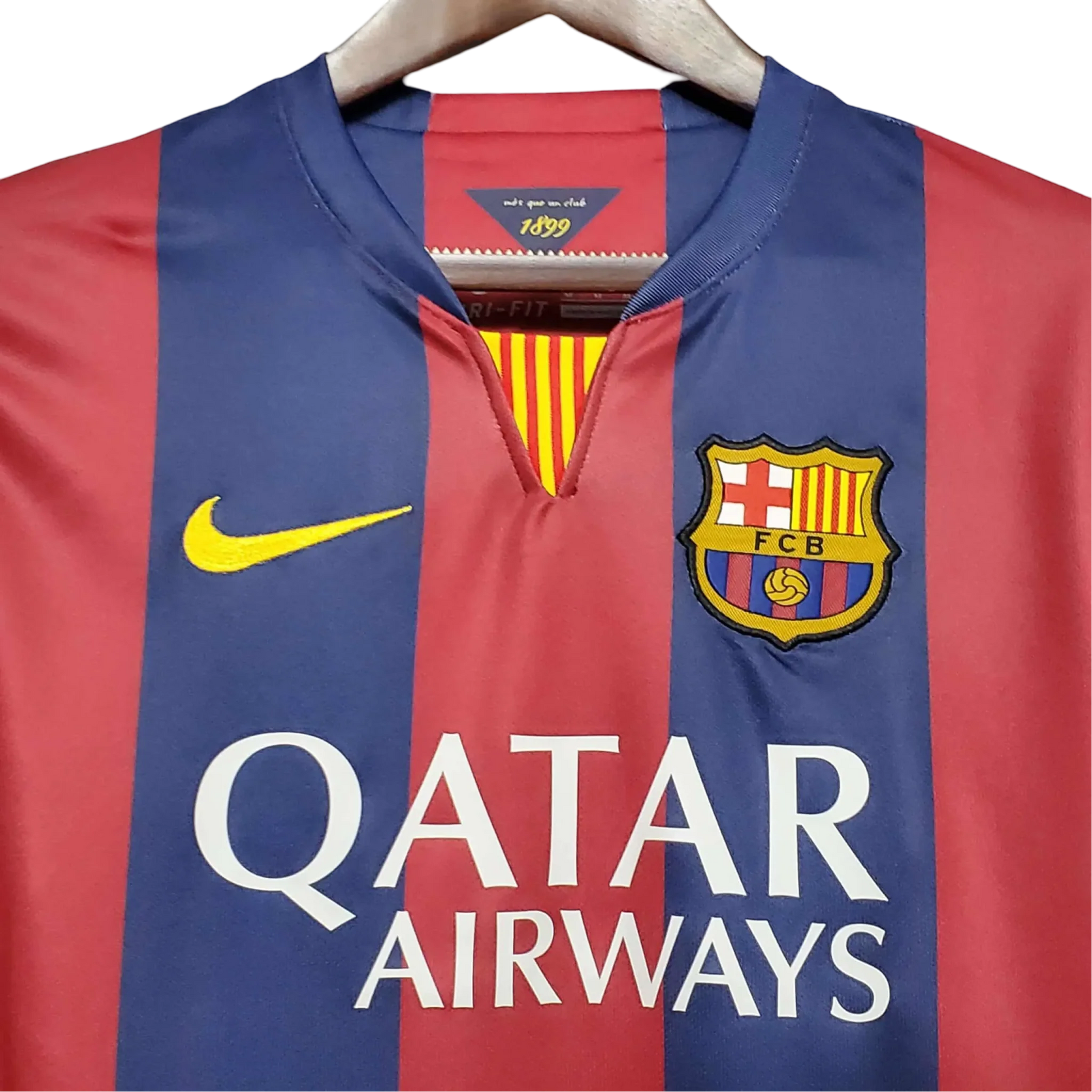 https://cdn.shopify.com/s/files/1/0826/7228/8075/files/20142015-fc-barcelona-qatar-airways-home-retro-kit-classickits433-860017.webp?v=1741197621
