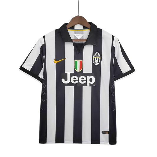https://cdn.shopify.com/s/files/1/0826/7228/8075/files/20142015-juventus-jeep-home-retro-kit-231484.webp?v=1741197283