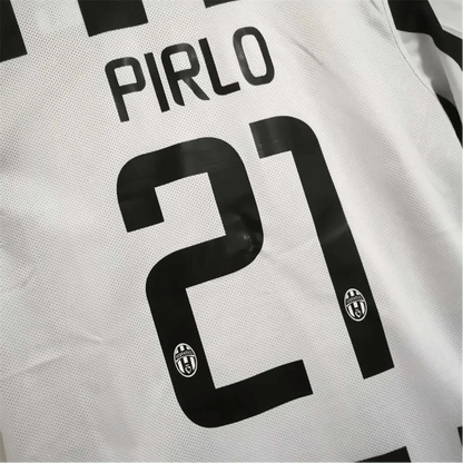 https://cdn.shopify.com/s/files/1/0826/7228/8075/files/20142015-juventus-jeep-home-retro-kit-470989.webp?v=1741197283