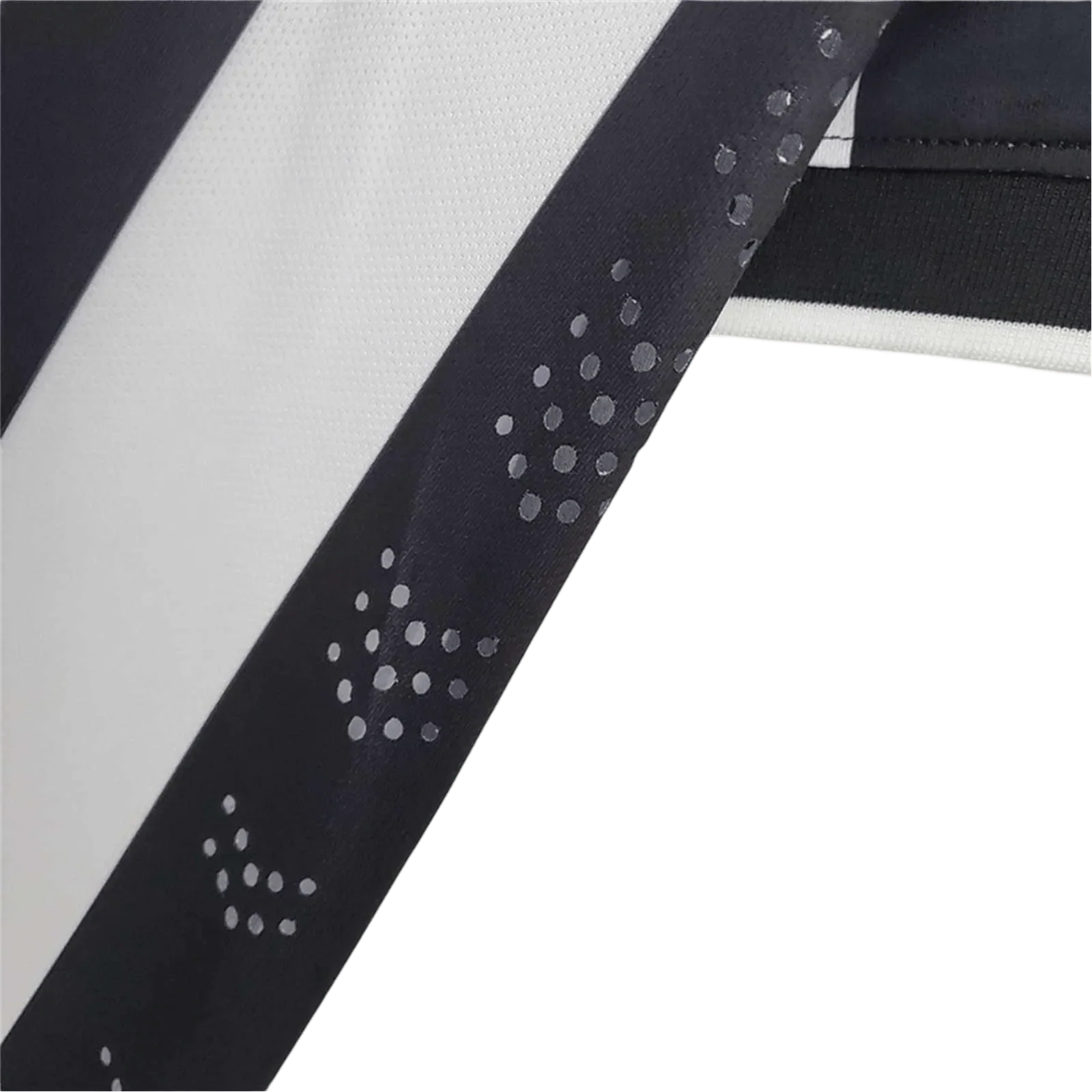 https://cdn.shopify.com/s/files/1/0826/7228/8075/files/20142015-juventus-jeep-home-retro-kit-622551.webp?v=1741197284