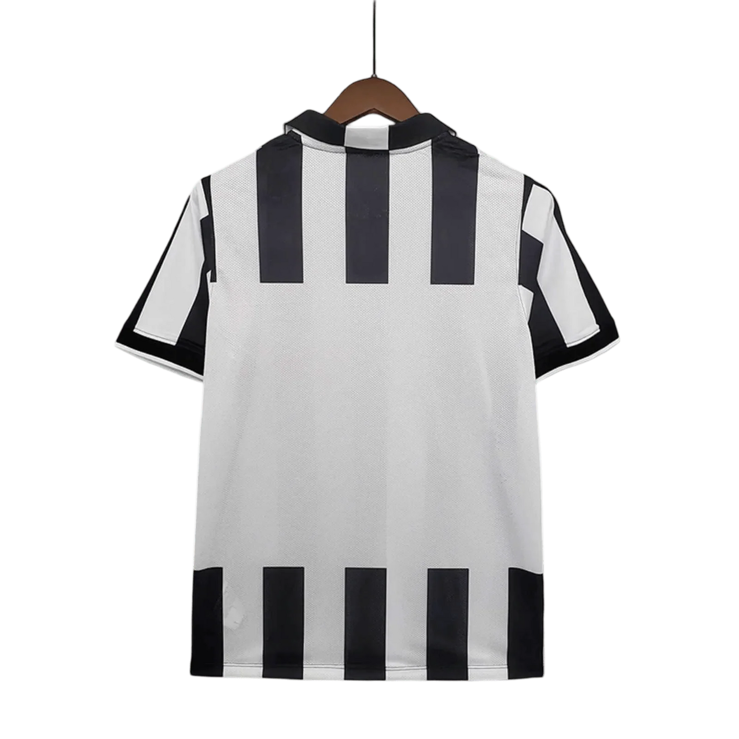 https://cdn.shopify.com/s/files/1/0826/7228/8075/files/20142015-juventus-jeep-home-retro-kit-624000.webp?v=1741197283