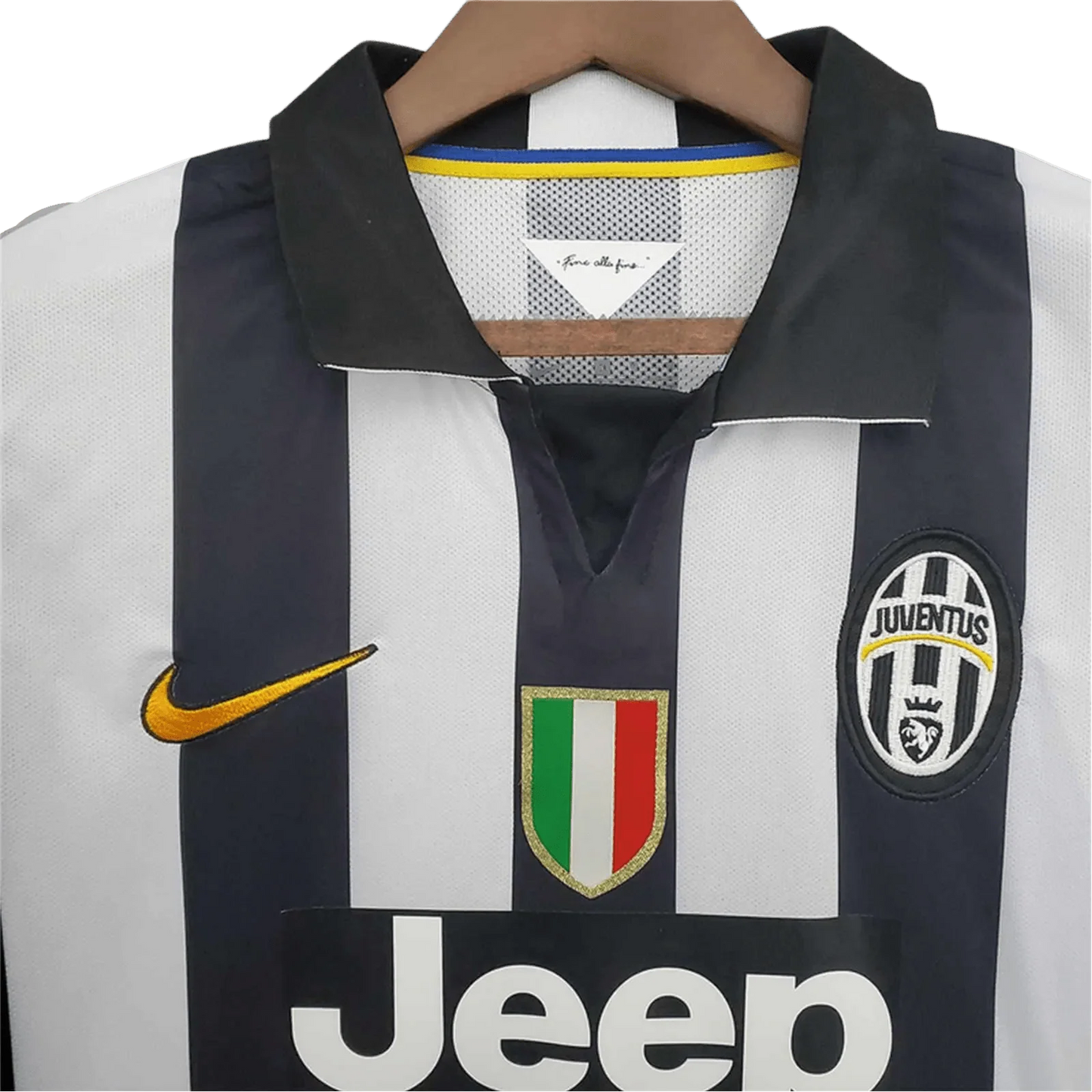 https://cdn.shopify.com/s/files/1/0826/7228/8075/files/20142015-juventus-jeep-home-retro-kit-653569.webp?v=1741197286