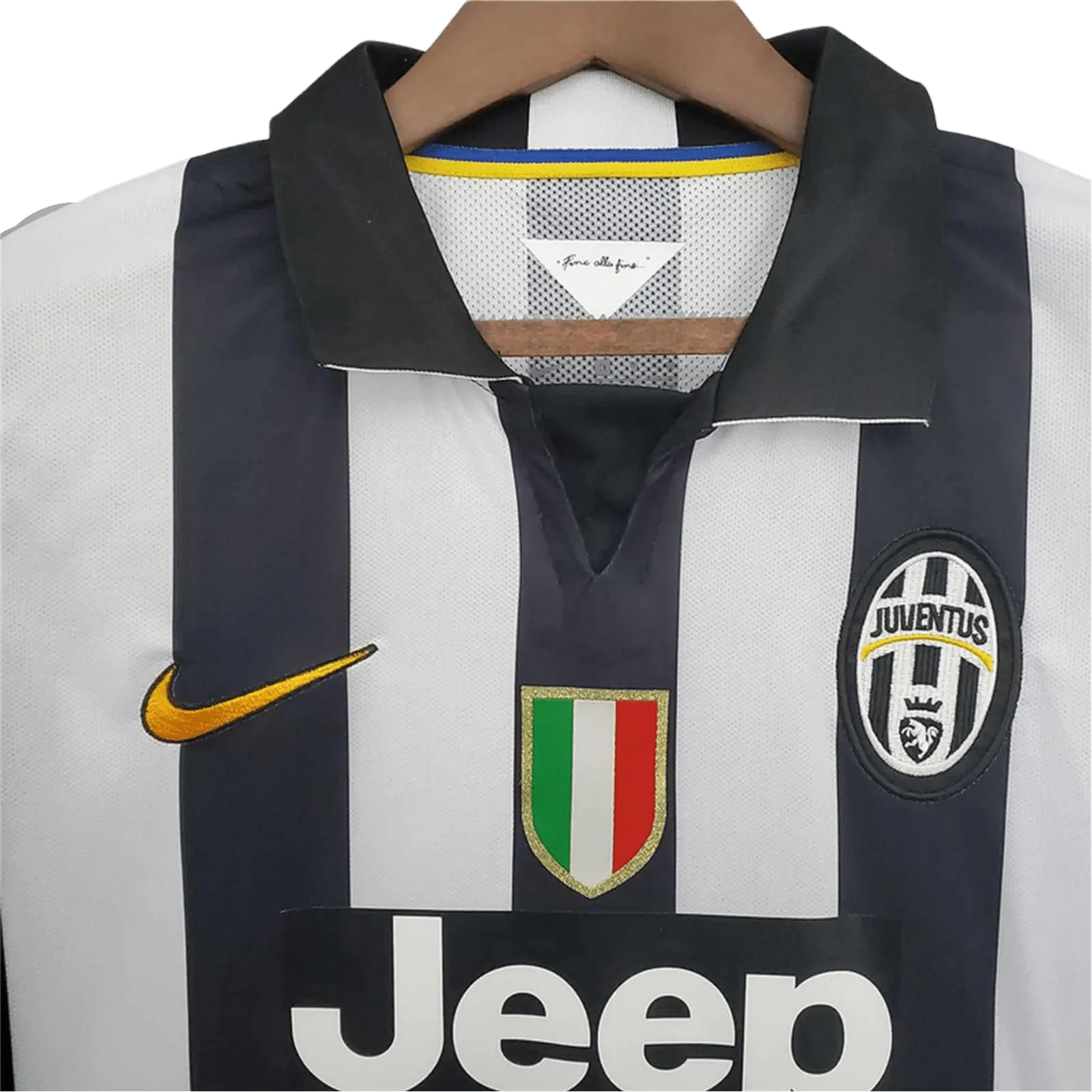 https://cdn.shopify.com/s/files/1/0826/7228/8075/files/20142015-juventus-jeep-home-retro-kit-653569.webp?v=1741197286