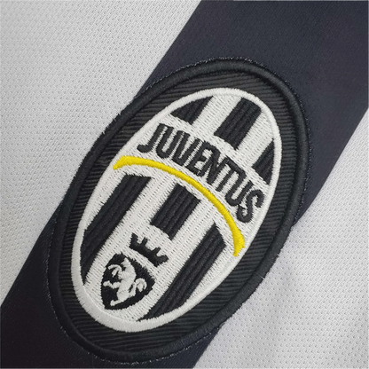 https://cdn.shopify.com/s/files/1/0826/7228/8075/files/20142015-juventus-jeep-home-retro-kit-718148.webp?v=1741197287