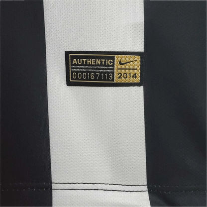 https://cdn.shopify.com/s/files/1/0826/7228/8075/files/20142015-juventus-jeep-home-retro-kit-971544.webp?v=1741197286