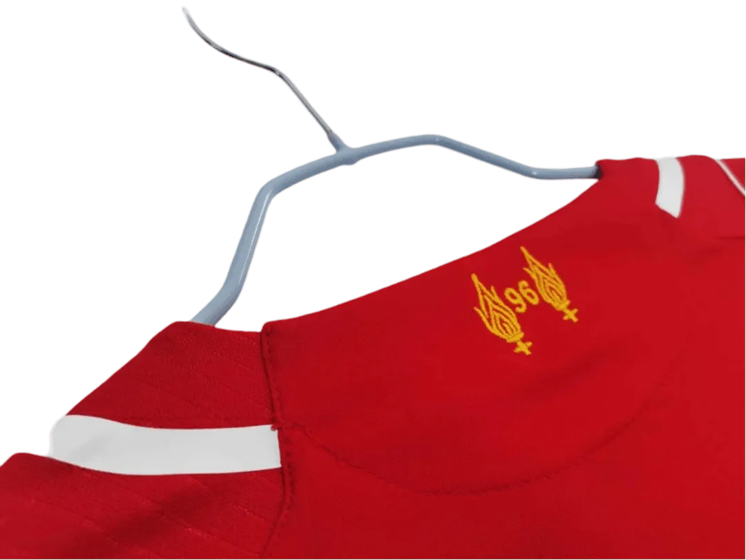 https://cdn.shopify.com/s/files/1/0826/7228/8075/files/20142015-liverpooi-standard-chartered-home-retro-kit-classickits433-892881.webp?v=1741197835