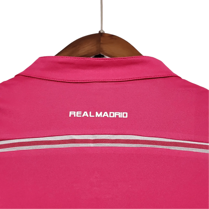 https://cdn.shopify.com/s/files/1/0826/7228/8075/files/20142015-real-madrid-fly-emirates-away-retro-kit-long-sleeves-913327.webp?v=1741197442