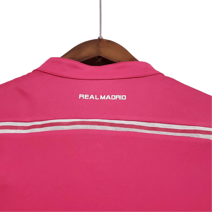 https://cdn.shopify.com/s/files/1/0826/7228/8075/files/20142015-real-madrid-fly-emirates-away-retro-kit-short-sleeves-928614.webp?v=1741197479