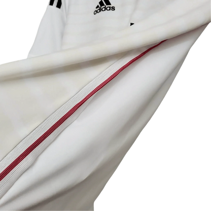 https://cdn.shopify.com/s/files/1/0826/7228/8075/files/20142015-real-madrid-fly-emirates-home-retro-kit-267443.webp?v=1741197451