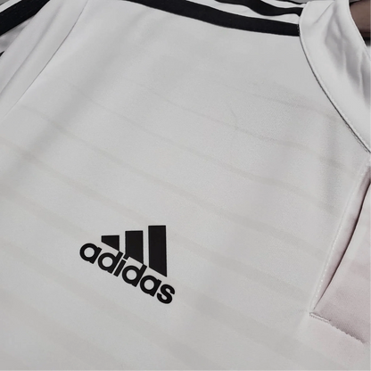 https://cdn.shopify.com/s/files/1/0826/7228/8075/files/20142015-real-madrid-fly-emirates-home-retro-kit-511485.webp?v=1741197448