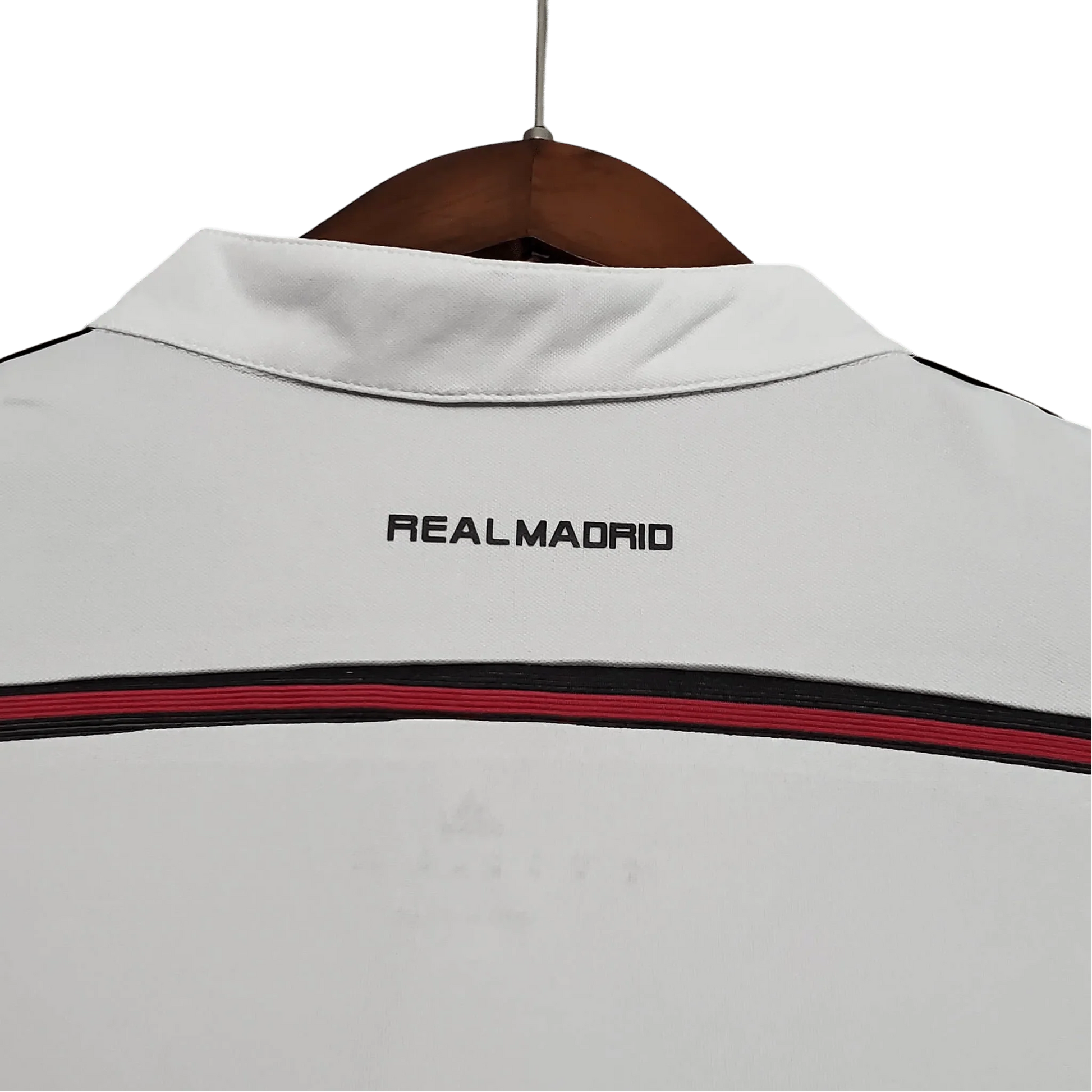 https://cdn.shopify.com/s/files/1/0826/7228/8075/files/20142015-real-madrid-fly-emirates-home-retro-kit-596589.webp?v=1741197449
