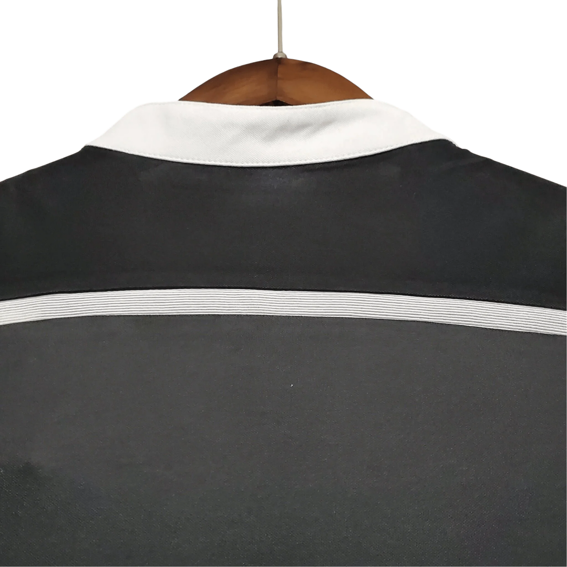 https://cdn.shopify.com/s/files/1/0826/7228/8075/files/20142015-real-madrid-fly-emirates-third-retro-kit-short-sleeves-665957.webp?v=1741197484