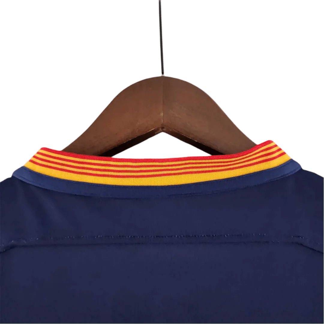 https://cdn.shopify.com/s/files/1/0826/7228/8075/files/20152016-fc-barcelona-qatar-airways-home-retro-kit-classickits433-115451.webp?v=1741197553
