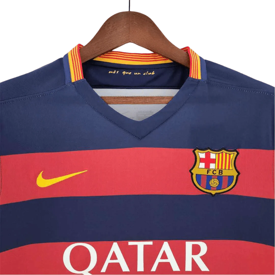 https://cdn.shopify.com/s/files/1/0826/7228/8075/files/20152016-fc-barcelona-qatar-airways-home-retro-kit-classickits433-279515.webp?v=1741197552