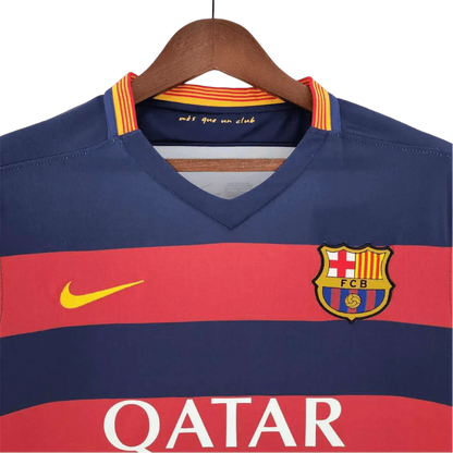 https://cdn.shopify.com/s/files/1/0826/7228/8075/files/20152016-fc-barcelona-qatar-airways-home-retro-kit-classickits433-279515.webp?v=1741197552