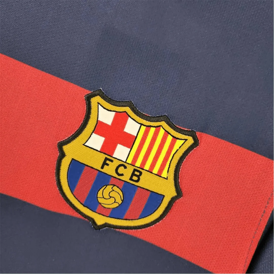 https://cdn.shopify.com/s/files/1/0826/7228/8075/files/20152016-fc-barcelona-qatar-airways-home-retro-kit-classickits433-344284.webp?v=1741197607