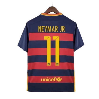 https://cdn.shopify.com/s/files/1/0826/7228/8075/files/20152016-fc-barcelona-qatar-airways-home-retro-kit-classickits433-685445.webp?v=1741197554