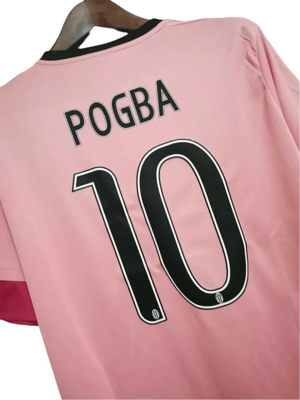 https://cdn.shopify.com/s/files/1/0826/7228/8075/files/20152016-juventus-jeep-away-retro-kit-short-sleeves-283171.webp?v=1741197281