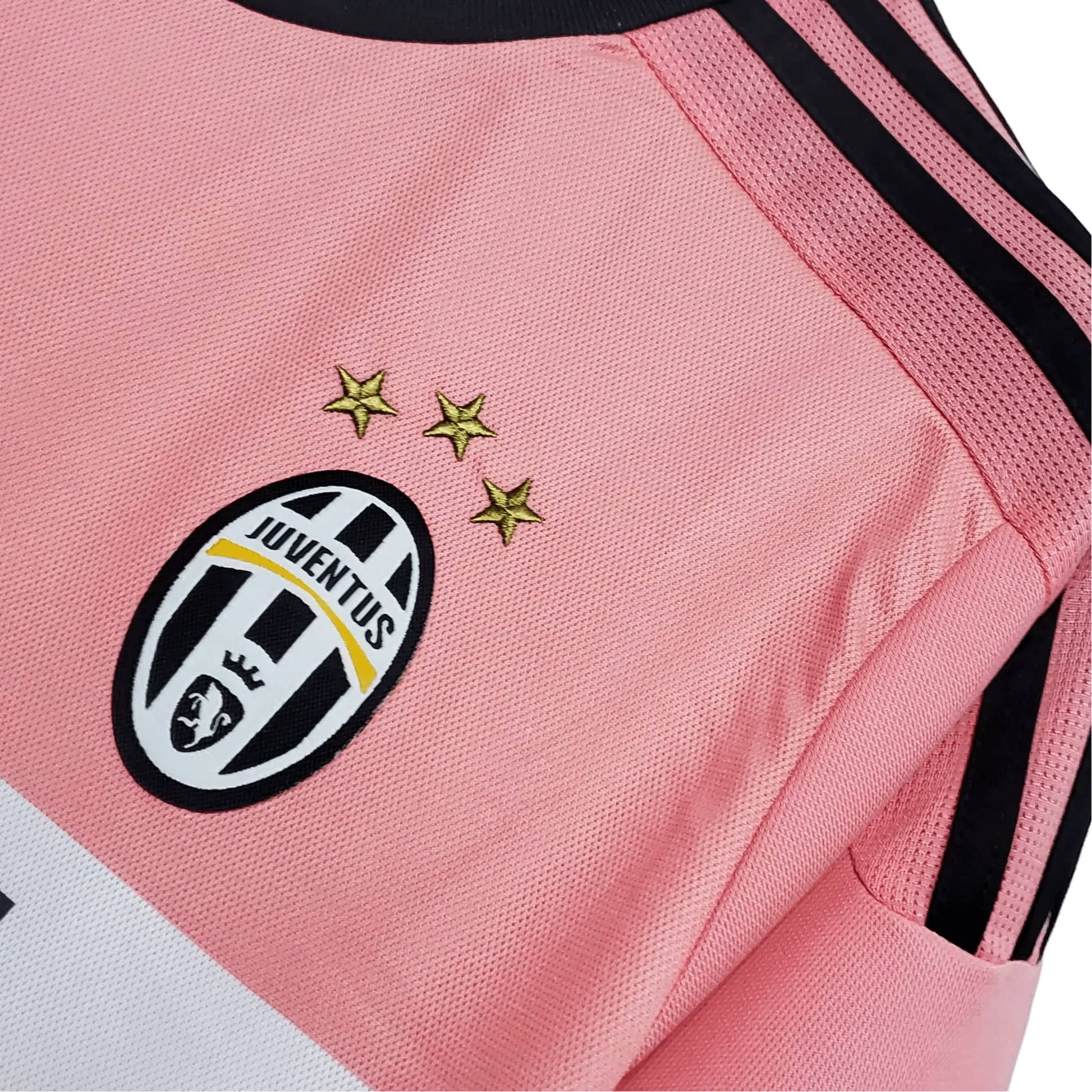 https://cdn.shopify.com/s/files/1/0826/7228/8075/files/20152016-juventus-jeep-away-retro-kit-short-sleeves-797361.webp?v=1741197456