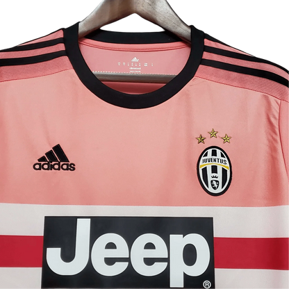 https://cdn.shopify.com/s/files/1/0826/7228/8075/files/20152016-juventus-jeep-away-retro-kit-short-sleeves-877463.webp?v=1741197455
