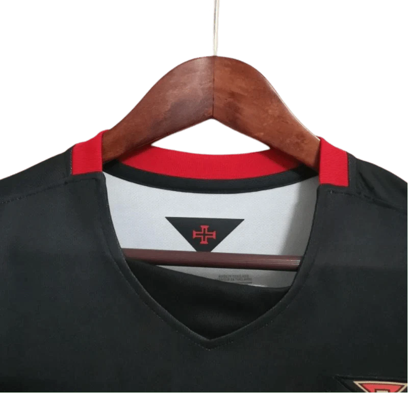 https://cdn.shopify.com/s/files/1/0826/7228/8075/files/20152016-portugal-away-black-retro-jersey-701548.webp?v=1741198515